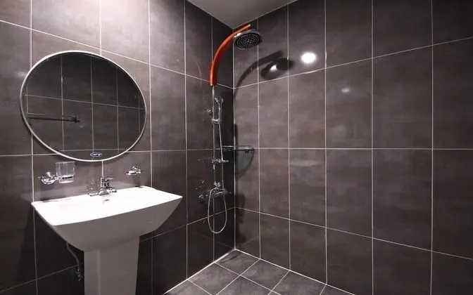 Oda (Deluxe (Good for room heating and coo)