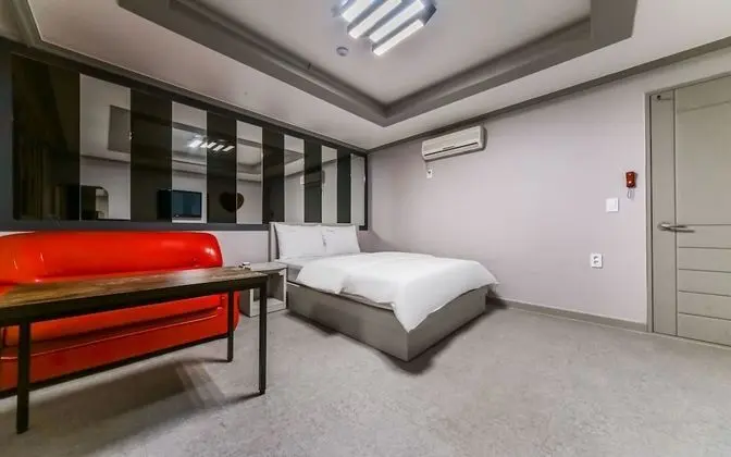 Oda (Deluxe (luxury bedding/PC/bathtub/dis)