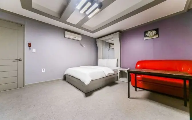 Oda (Deluxe (luxury bedding/PC/bathtub/dis)