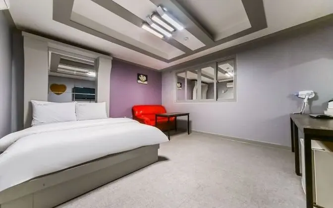 Oda (Deluxe (luxury bedding/PC/bathtub/dis)