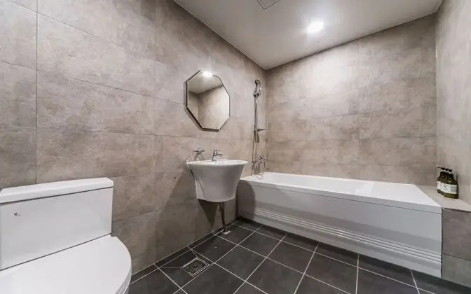 Oda (Deluxe (luxury bedding/PC/bathtub/dis)