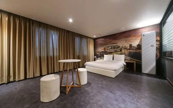 Oda (Suite (with styler / Netflix availabl)