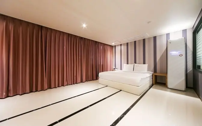 Oda (Suite (with styler / Netflix availabl)