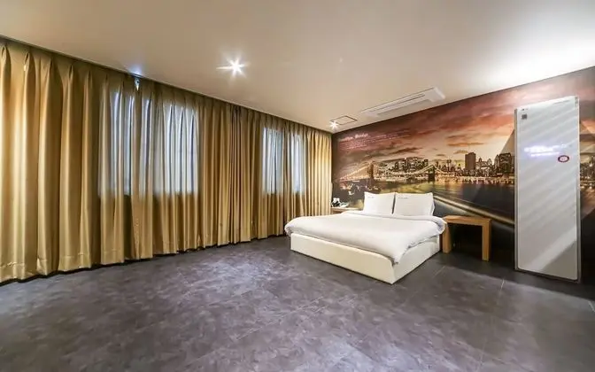 Oda (Suite (with styler / Netflix availabl)