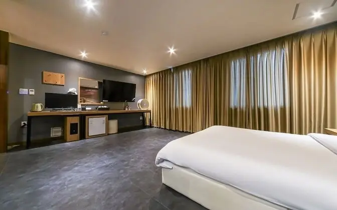 Oda (Suite (with styler / Netflix availabl)