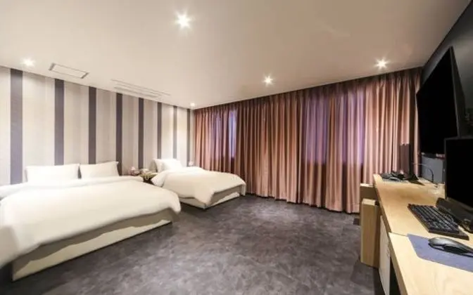 Oda (Twin-GTX1060 couple PC (Netflix avail)