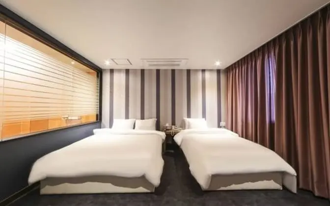 Oda (Twin-GTX1060 couple PC (Netflix avail)