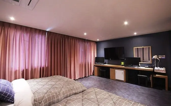 Oda (Twin-GTX1060 couple PC (Netflix avail)