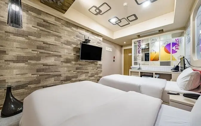 Oda (Twin rooms (clean price-to-performanc)