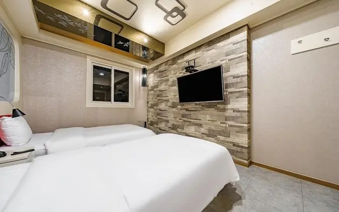 Oda (Twin rooms (clean price-to-performanc)