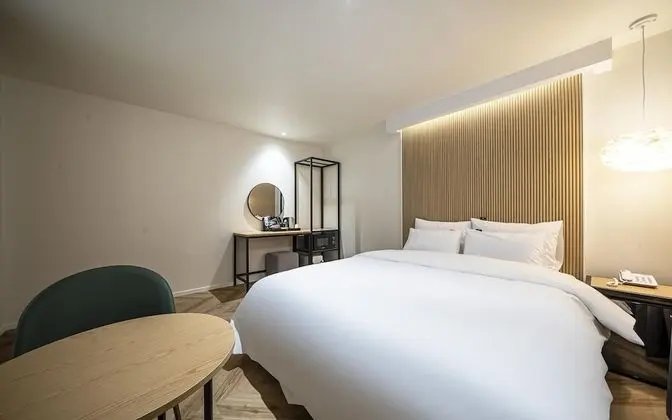 Oda (Standard (Smart TV Netflix available )