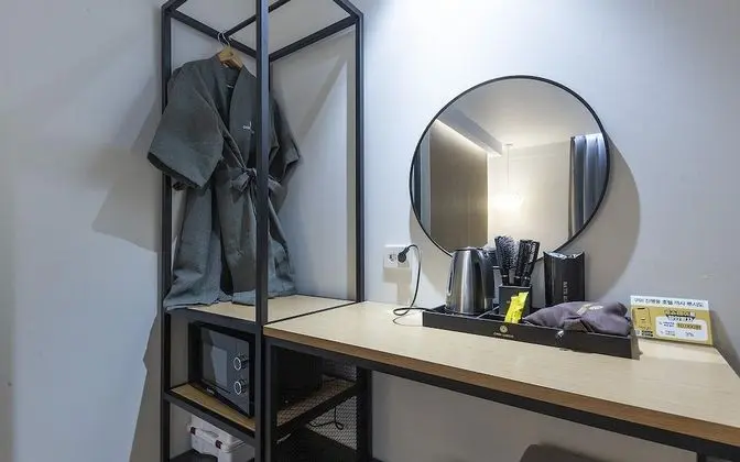 Oda (Standard (Smart TV Netflix available )