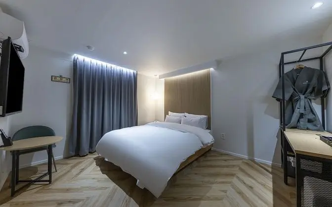 Oda (Standard (Smart TV Netflix available )