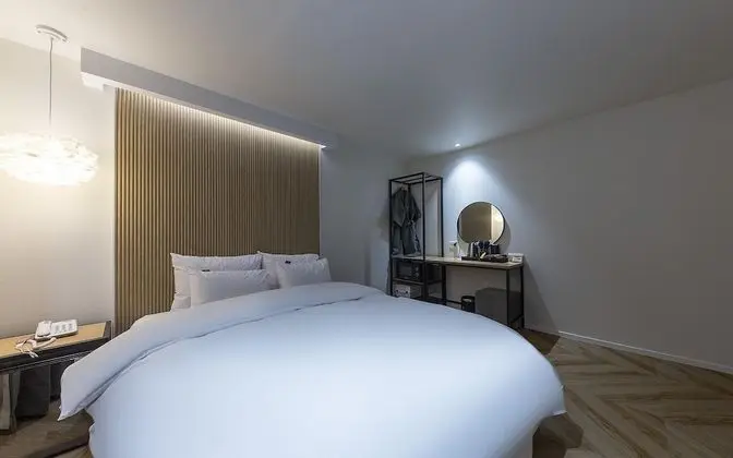 Oda (Standard (Smart TV Netflix available )