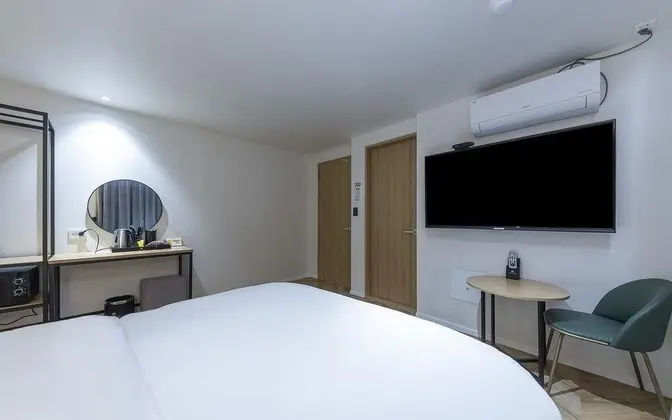 Oda (Standard (Smart TV Netflix available )