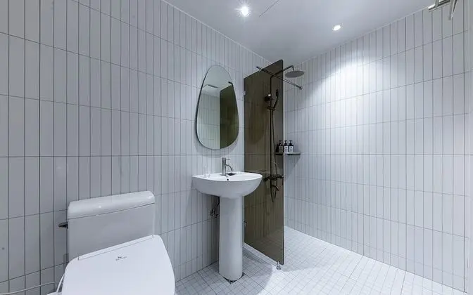 Oda (Standard (Smart TV Netflix available )