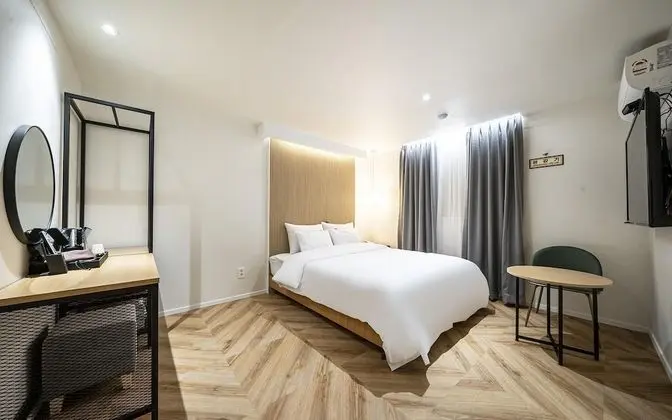 Oda (Standard (Smart TV Netflix available )