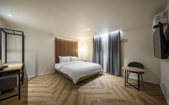 Oda (Standard (Smart TV Netflix available )