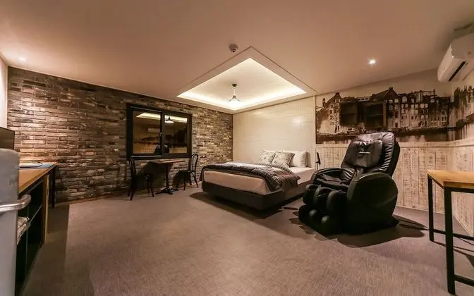 Oda (Executive room - massage chair (all r)