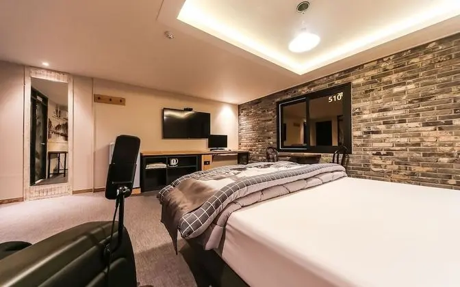 Oda (Executive room - massage chair (all r)