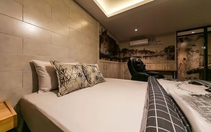 Oda (Executive room - massage chair (all r)