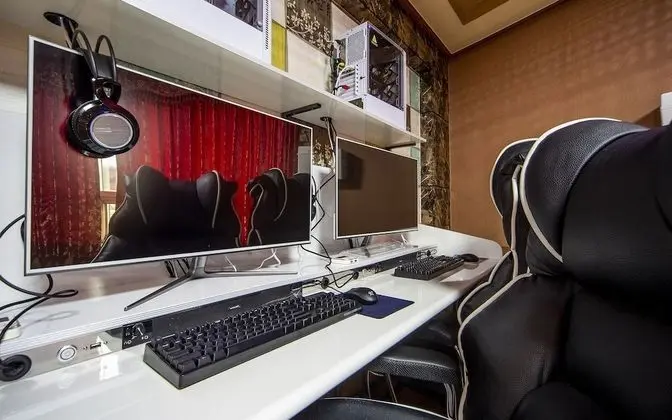 Oda (Twin gaming room-2PC (free Netflix av)