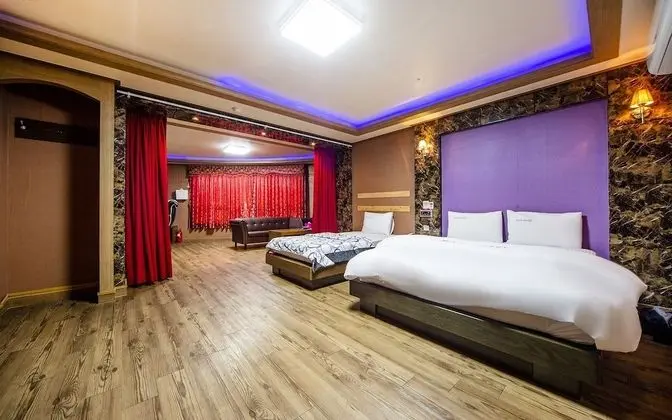 Oda (Twin gaming room-2PC (free Netflix av)