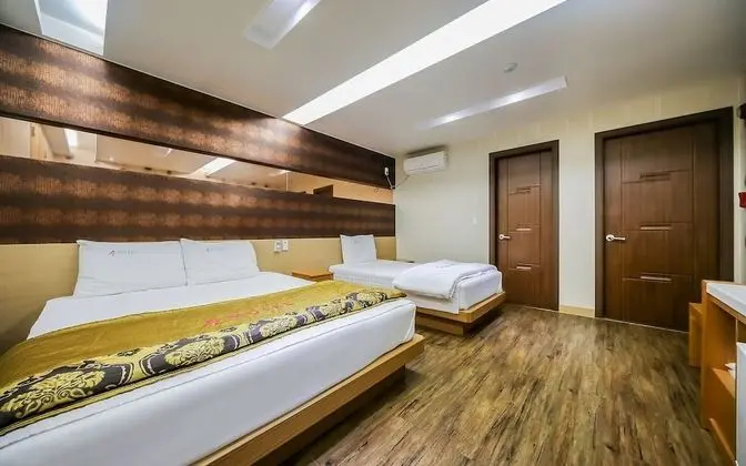 Oda (Twin (double bed & single bed / PC/ba)