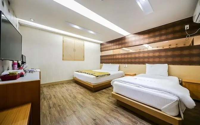 Oda (Twin (double bed & single bed / PC/ba)