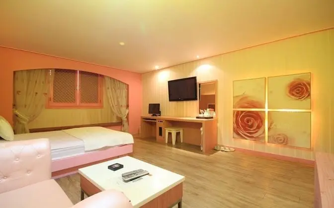 Oda (Special room (Spacious room / PC / bi)