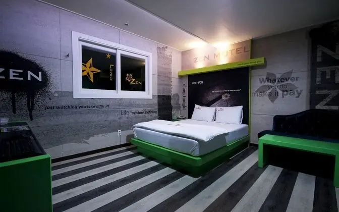 Oda (Luxury (*Netflix available* Baggable )