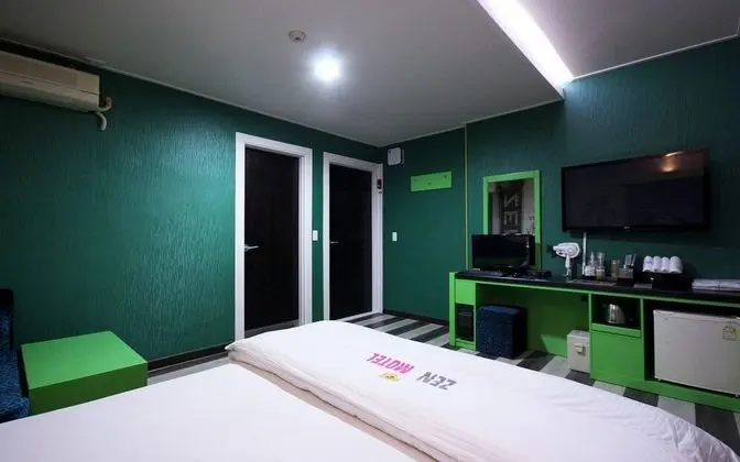 Oda (Luxury (*Netflix available* Baggable )