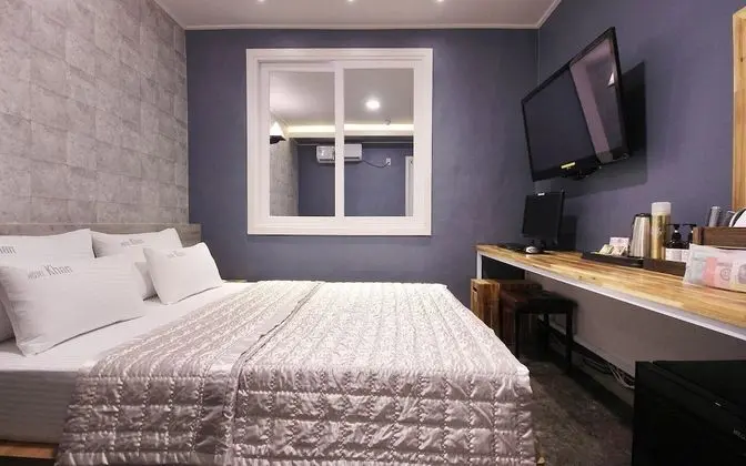 Oda (Deluxe A (free Netflix viewing) (Late)