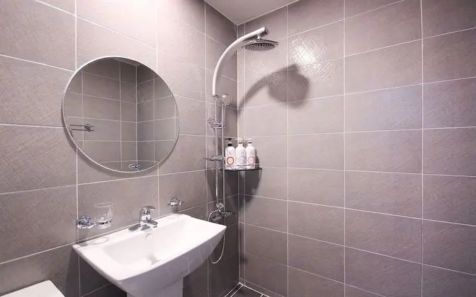 Oda (Deluxe A (free Netflix viewing) (Late)