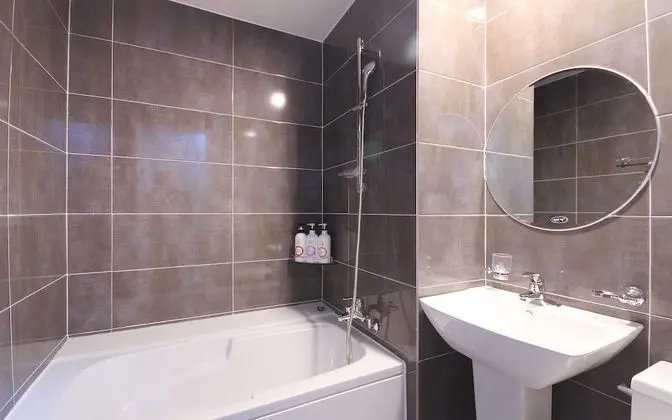 Oda (Suite A (free Netflix viewing) (bath )