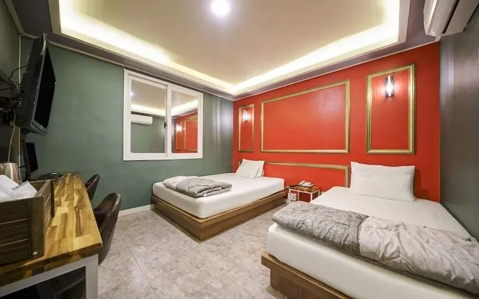 Oda (Twin (free Netflix viewing) (double s)