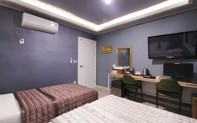 Oda (Twin (free Netflix viewing) (double s)