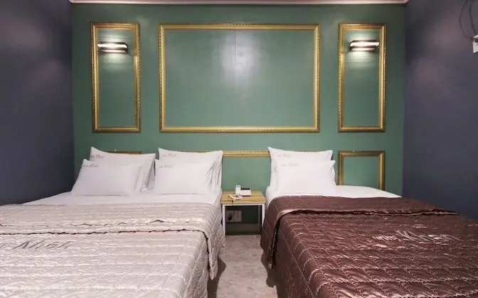 Oda (Twin (free Netflix viewing) (double s)