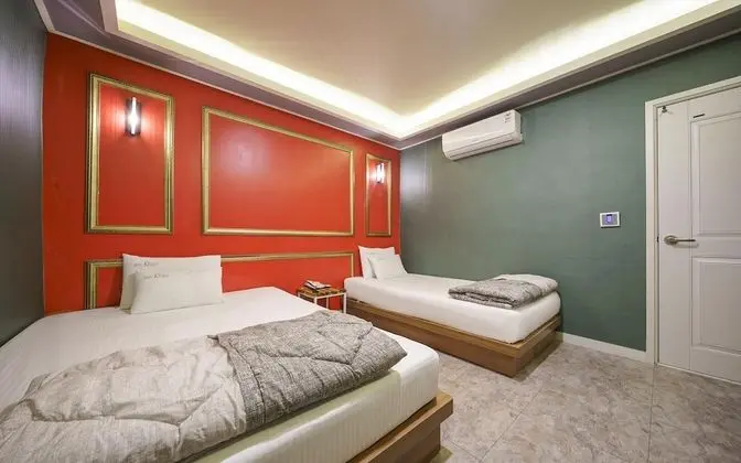 Oda (Twin (free Netflix viewing) (double s)