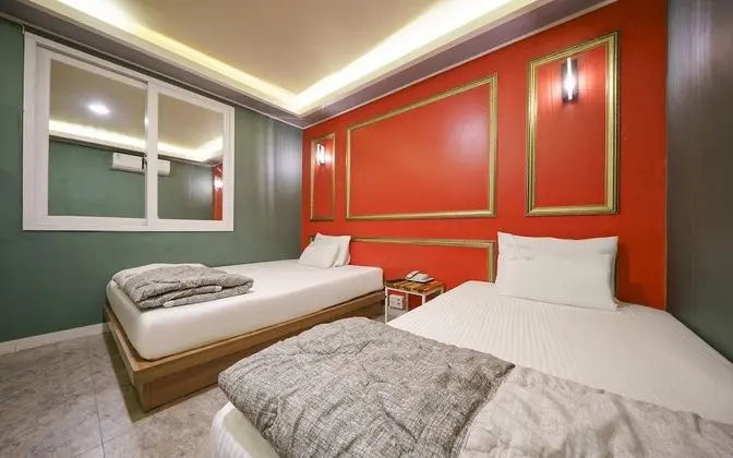 Oda (Twin (free Netflix viewing) (double s)