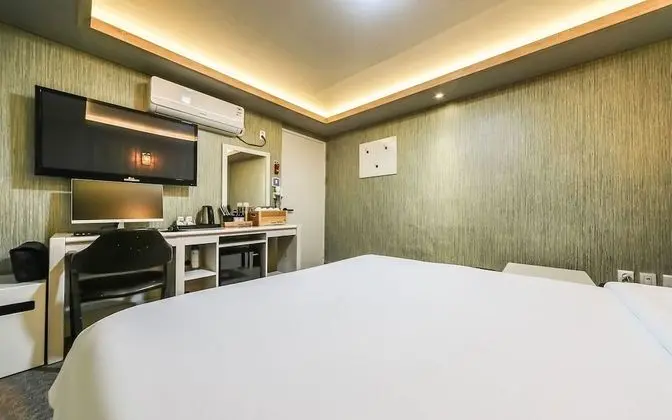 Oda (Suite B (100% disinfection/PC/tub))