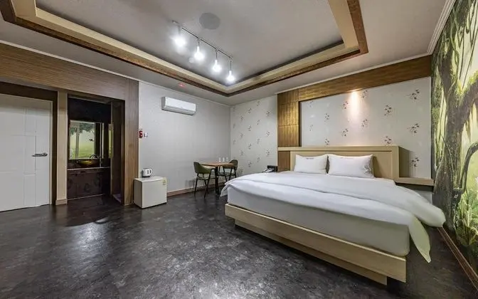 Oda (Special (CESCO Serviced Netflix Avail)