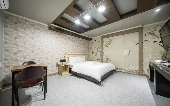 Oda (Standard (CESCO Serviced Netflix Avai)