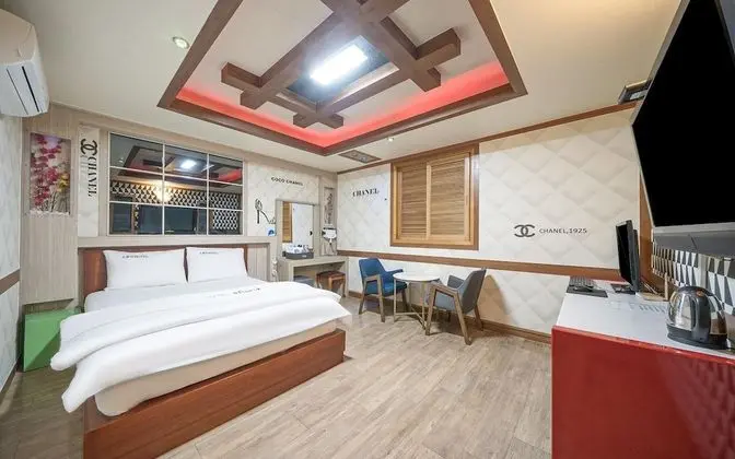 Oda (General room (Netflix City Hall - TV )