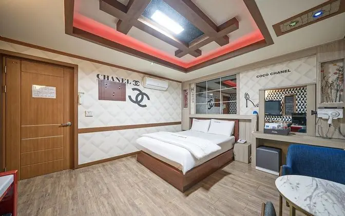 Oda (General room (Netflix City Hall - TV )