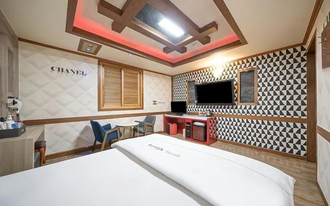 Oda (General room (Netflix City Hall - TV )