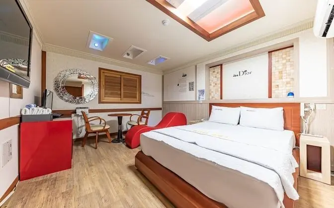 Oda (General room (Netflix City Hall - TV )