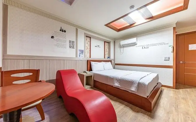 Oda (General room (Netflix City Hall - TV )