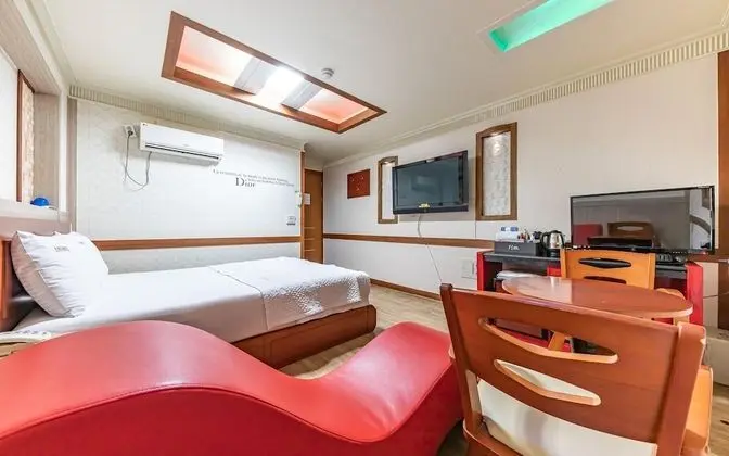 Oda (General room (Netflix City Hall - TV )