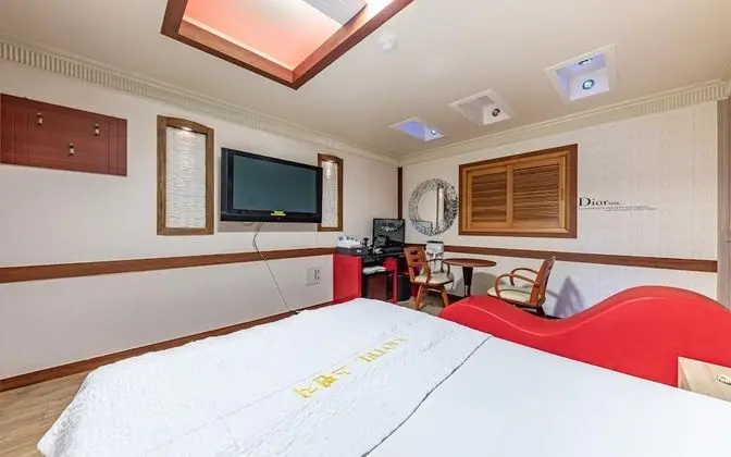 Oda (General room (Netflix City Hall - TV )